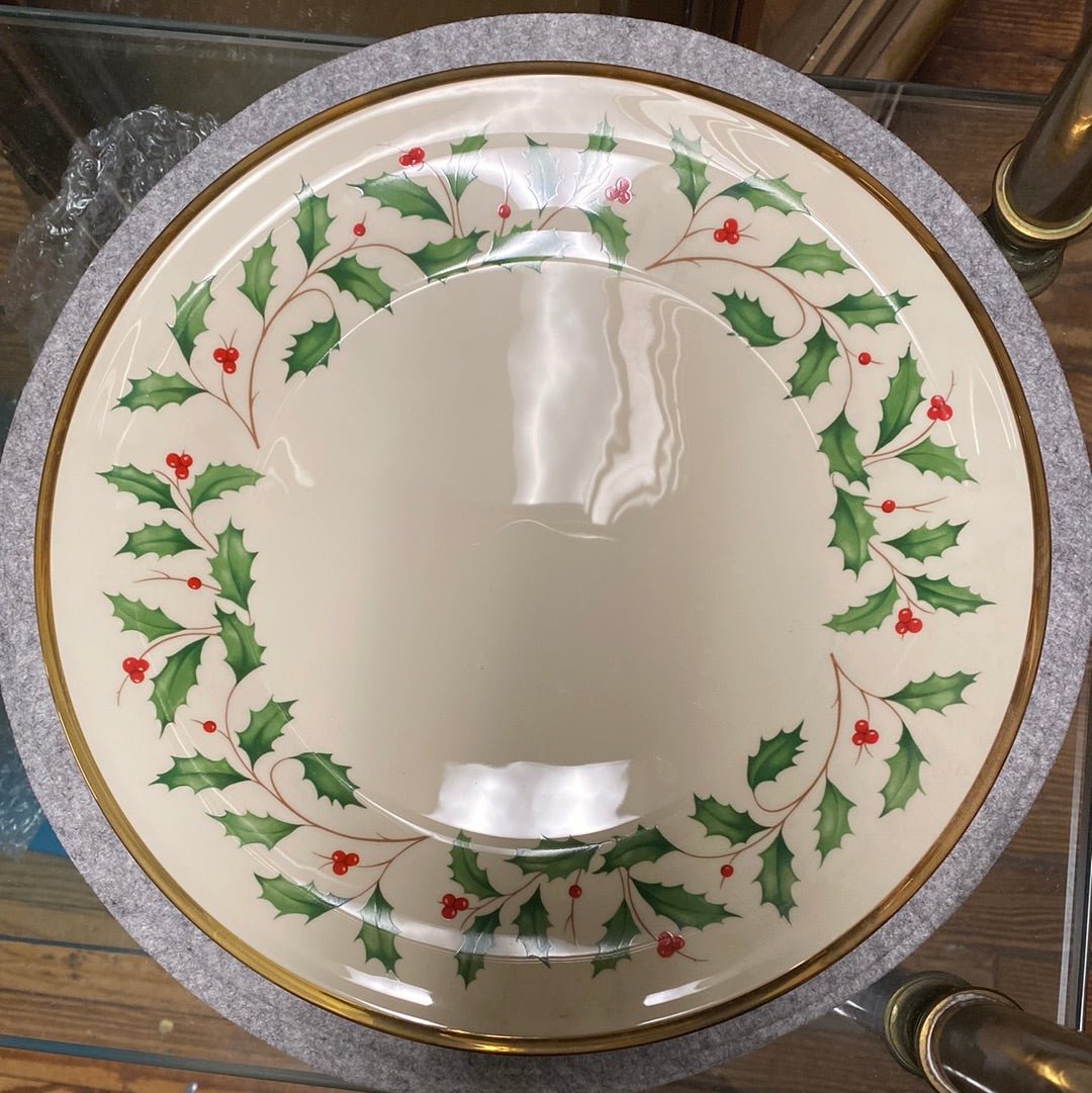 Holiday dinner plate - Gaines Jewelers