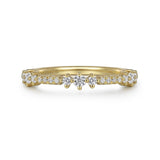Ring alternating sizes of diamonds 14kt yellow gold - Gaines Jewelers