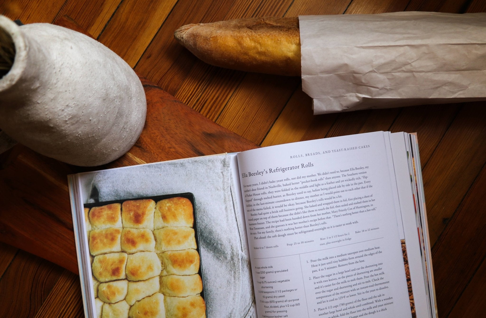 Baking In the American South : 200 Recipes and Their Untold - HarperCollins Christian Publishing - Gaines Jewelers