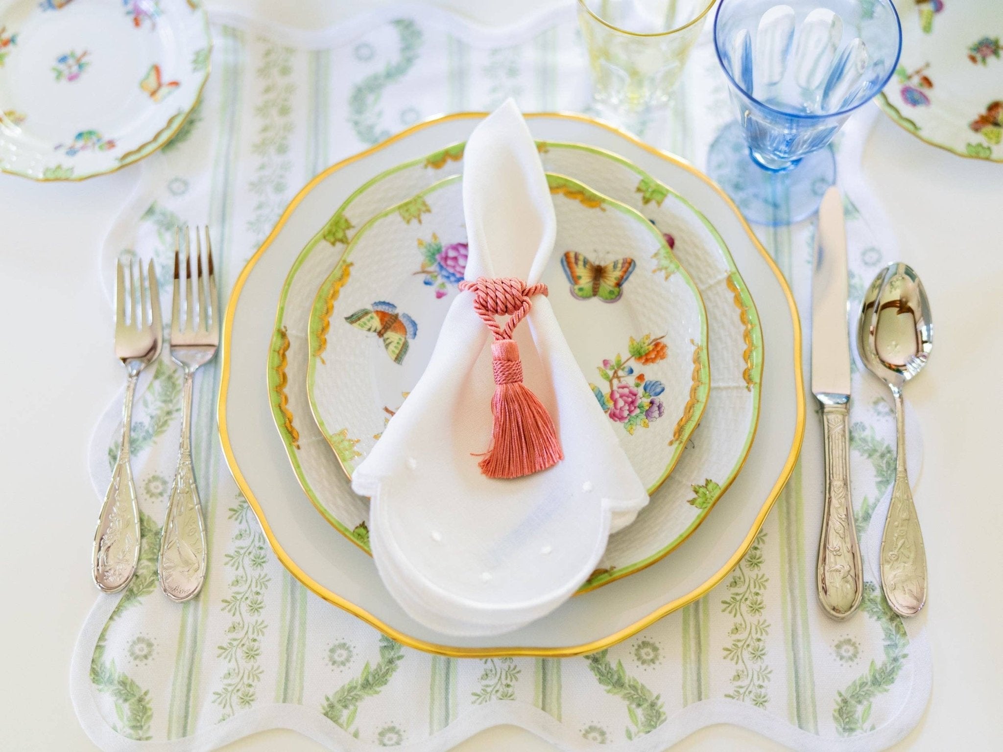 Fenwick Fields - Square Scalloped Placemat | Boxwood Garden Sage (4 pack): 4 - Gaines Jewelers
