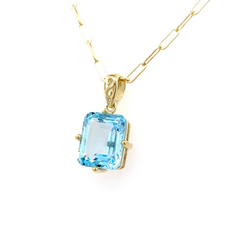 Pendant set with 1 Sky blue topaz on a paperclip chain 14kt yellow gold - Gaines Jewelers