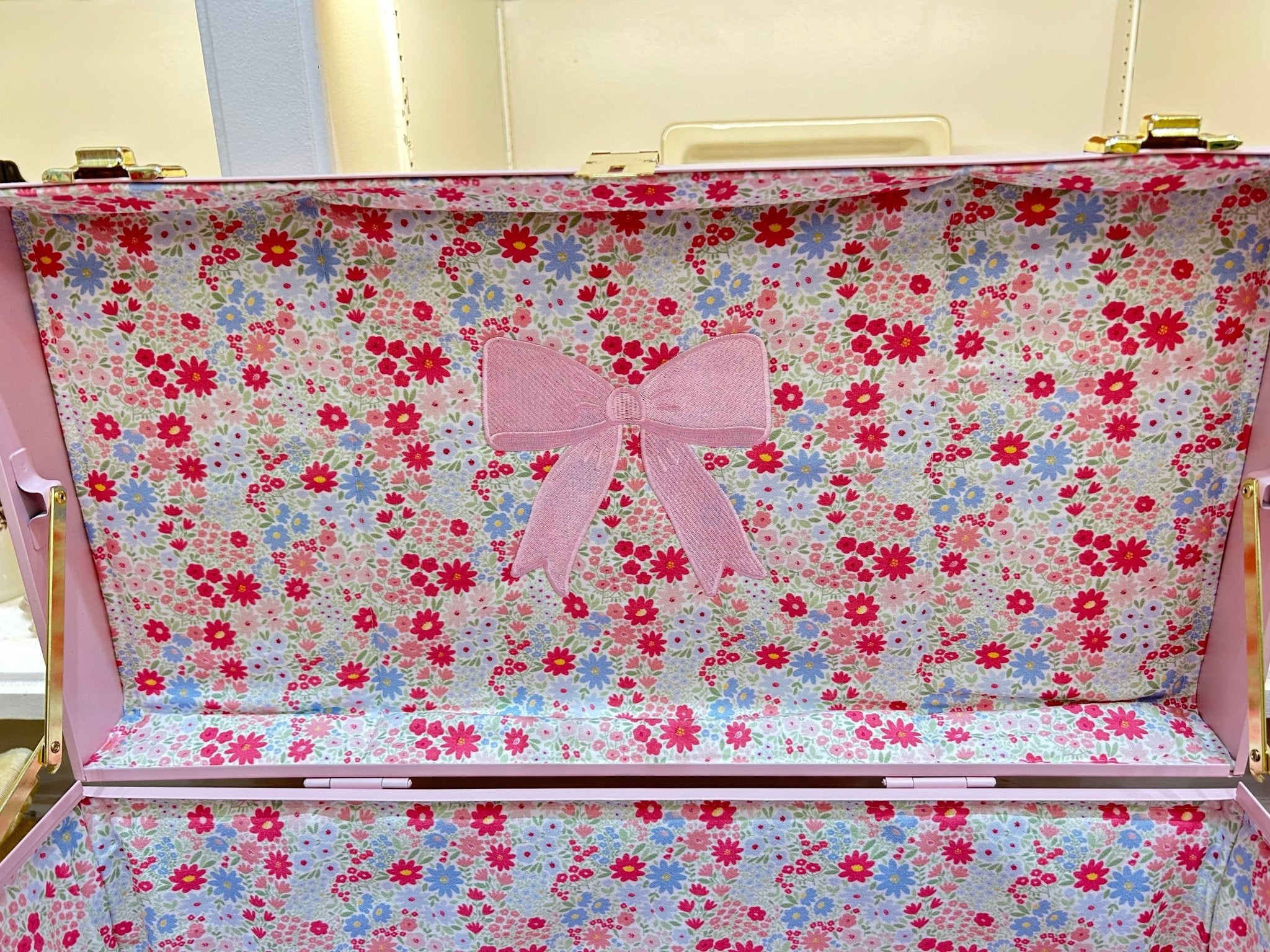 Petite Trunk Pink "Pink Bow" - Petite Keep - Gaines Jewelers