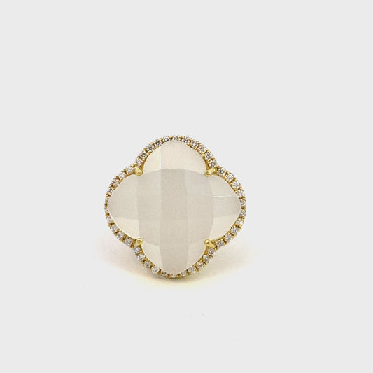 Ring clover shape mother-of pearl with diamonds 14kt yg