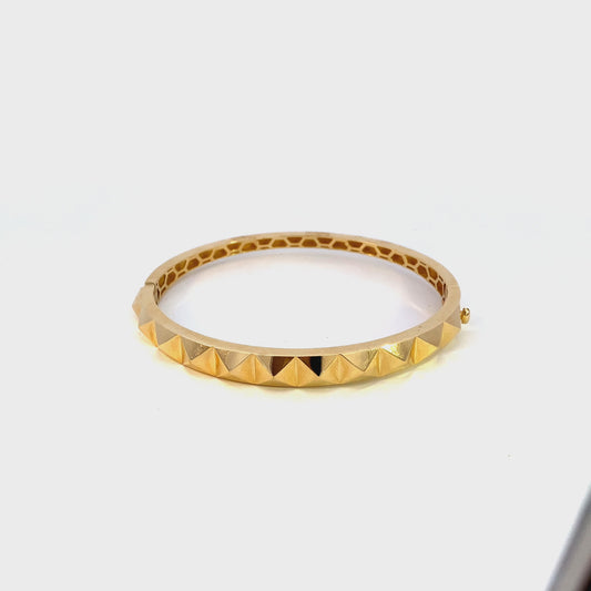 Bracelet pyramid motifs on top of hinged bangle 14kt yellow gold