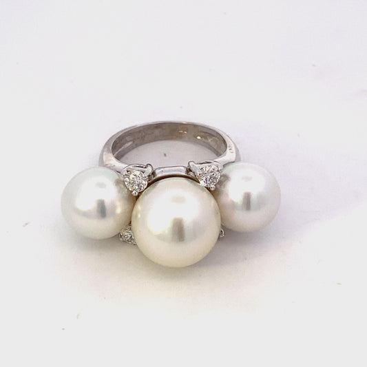 Ring 3 pearls and 4 diamonds 14kt white gold