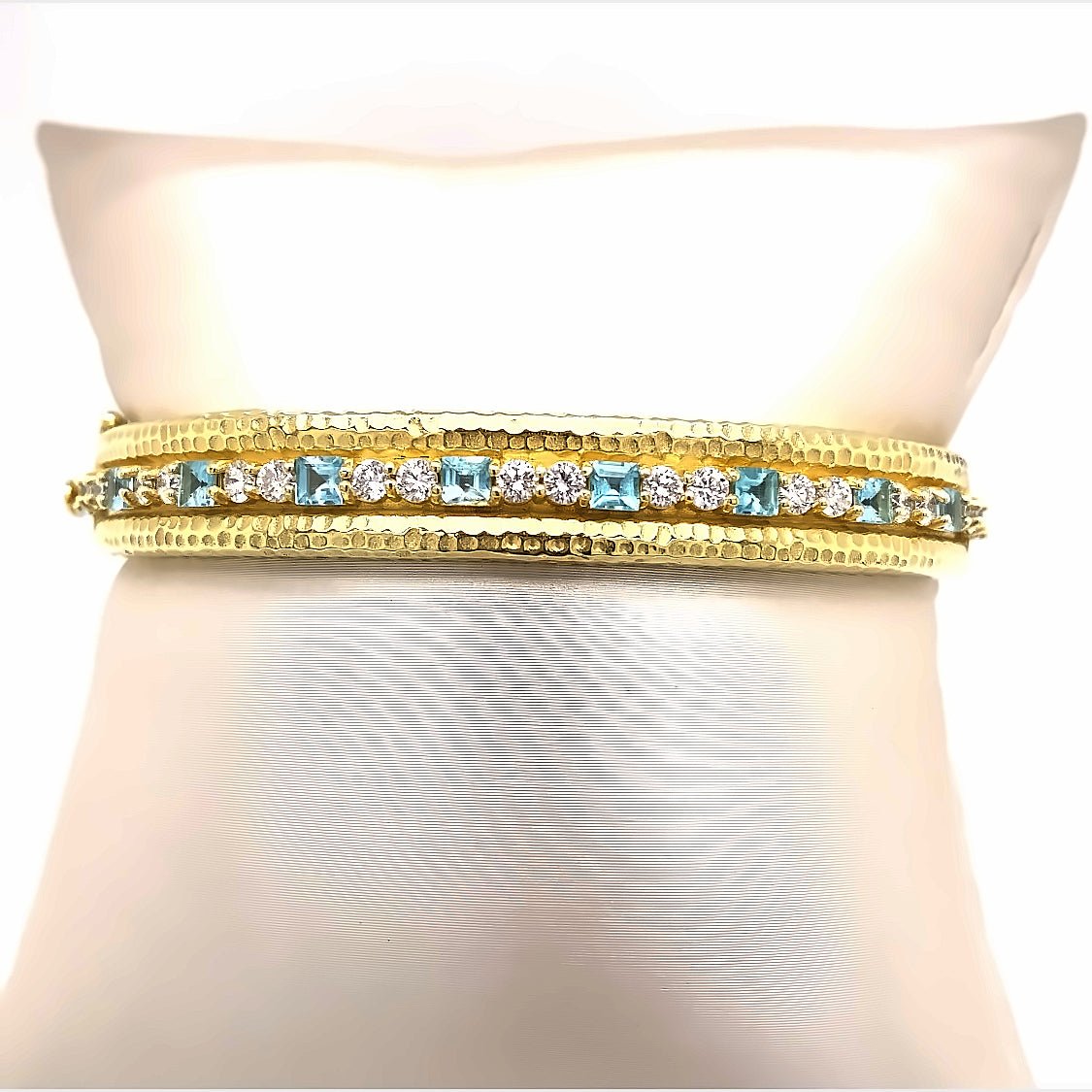 Bracelet bangle square appatite diamond tw=1.26ct - Gaines Jewelers