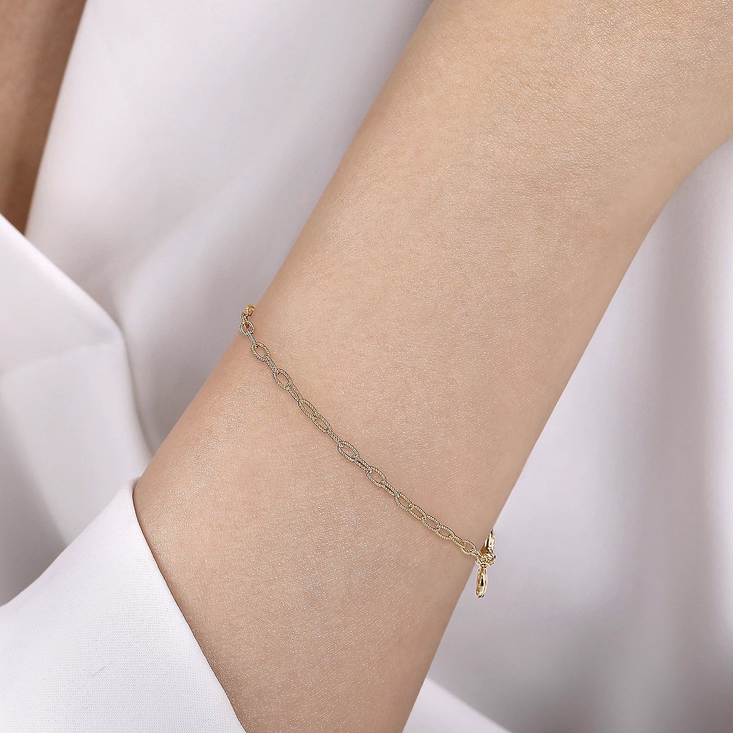 Bracelet oval textured link with disc tag - Gaines Jewelers