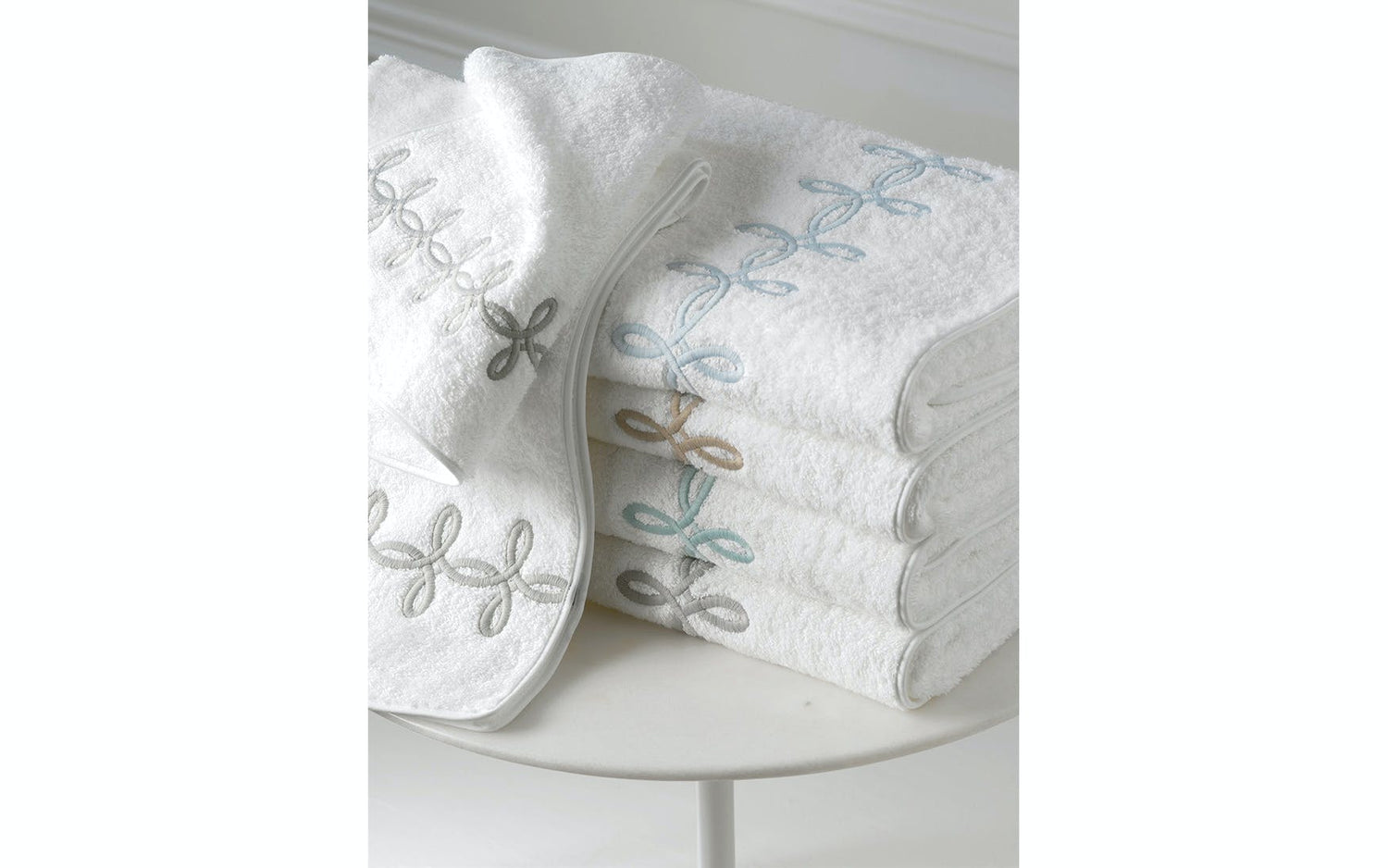 Gordian Knot Guest Towels on Terry Set of 2 - Gaines Jewelers
