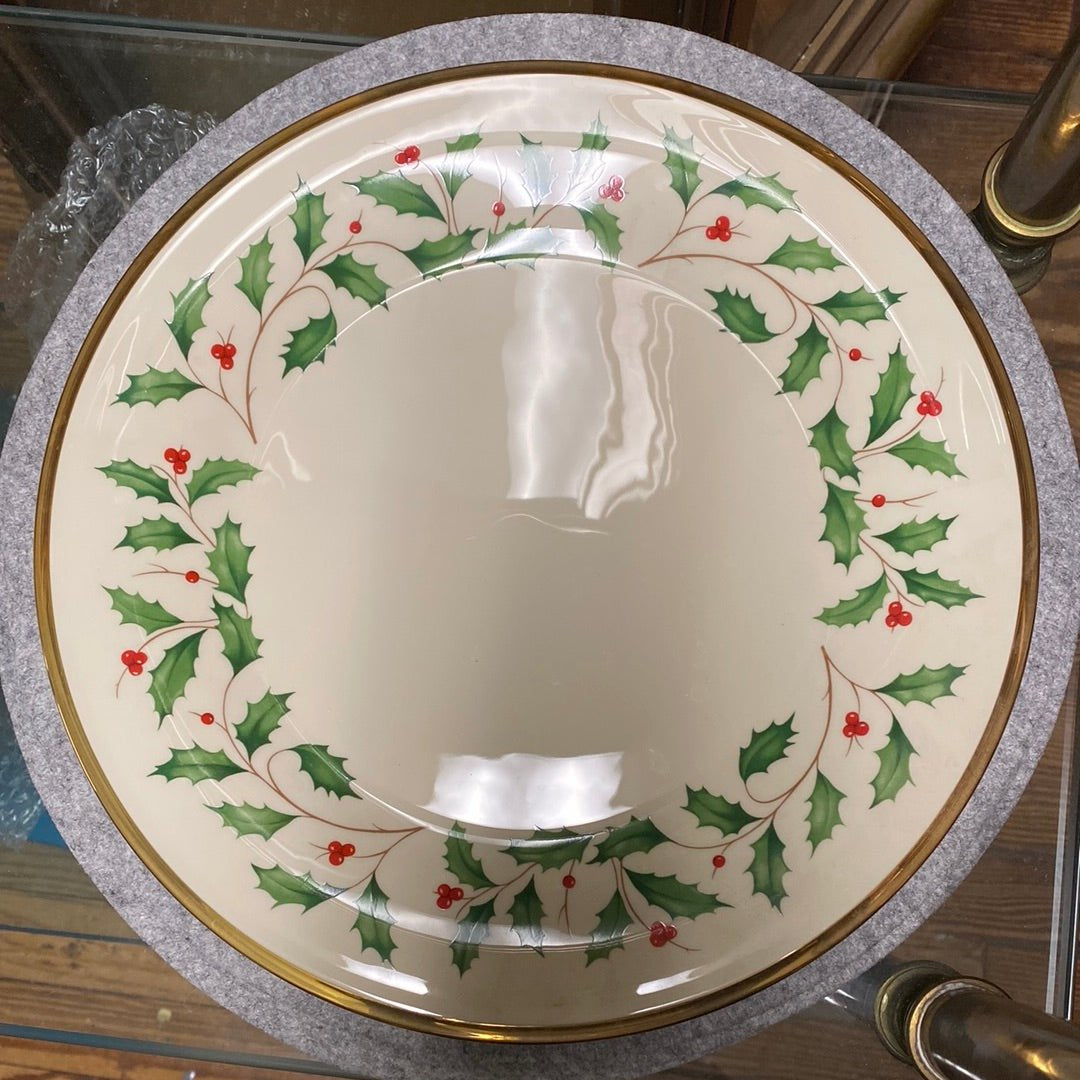 Holiday dinner plate - Gaines Jewelers