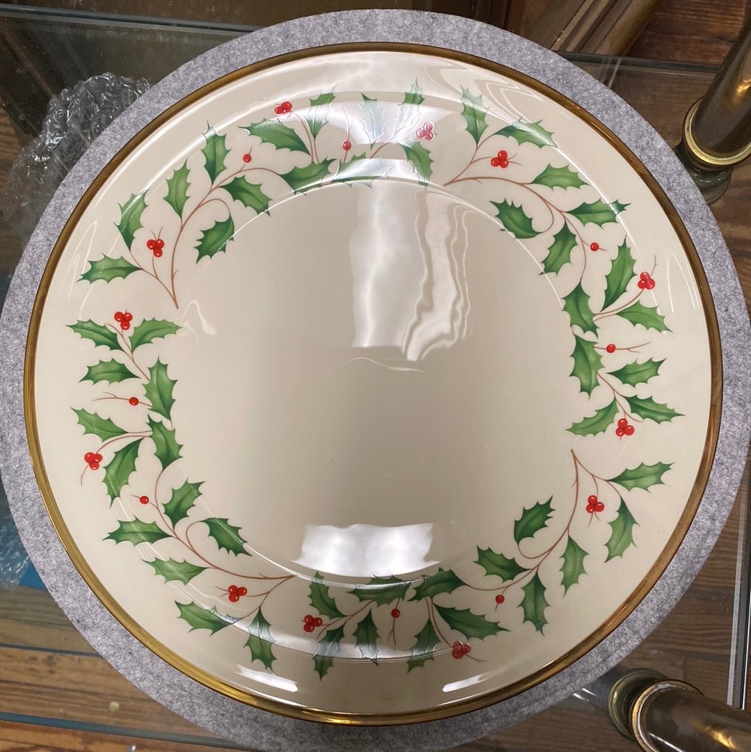 Holiday dinner plate - Gaines Jewelers