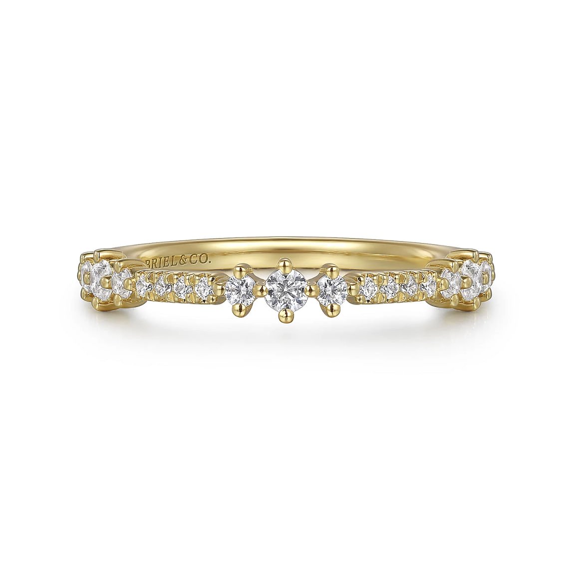 Ring alternating sizes of diamonds 14kt yellow gold - Gaines Jewelers